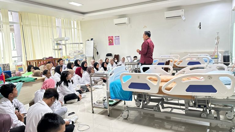 Potret seorang dosen bersama mahasiswa